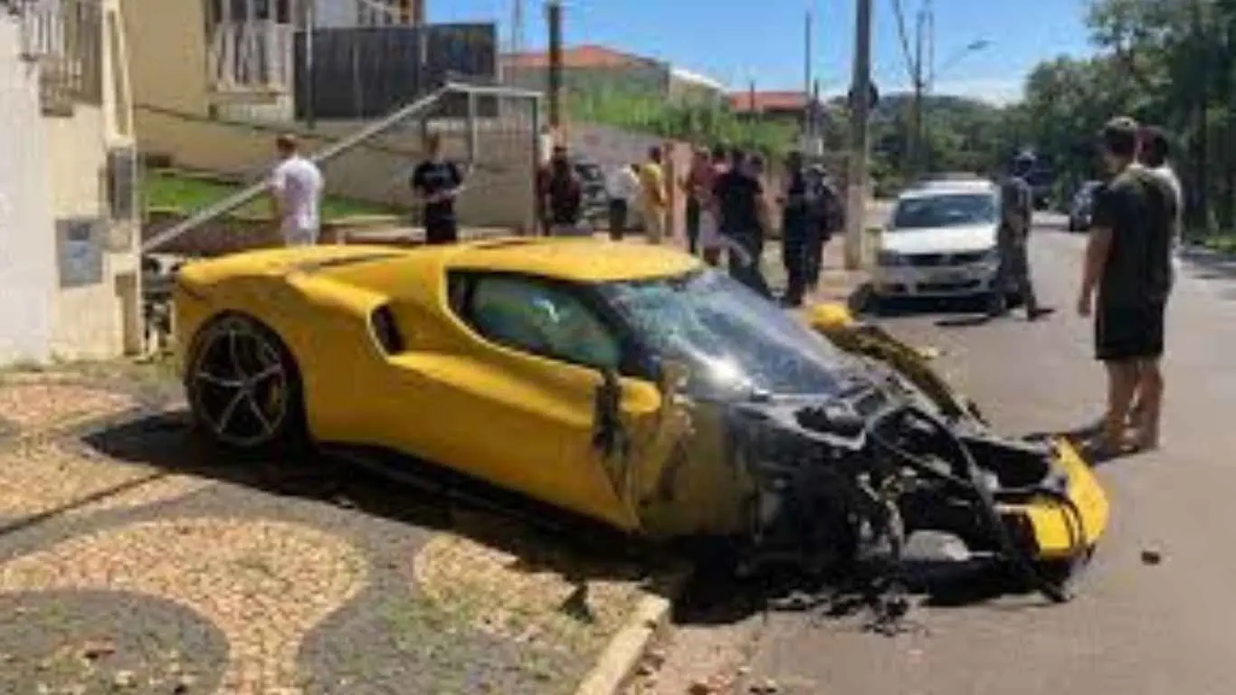 Ferrari fica destruída após acidente em avenida de Campinas — Foto: Arquivo pessoal