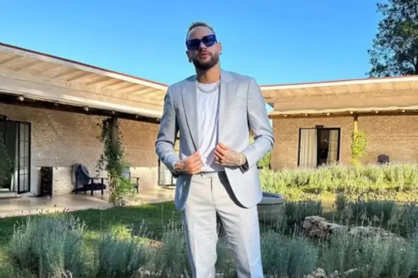 Neymar em sua mansão em Mangaratiba Foto: Reprodução/Twitter