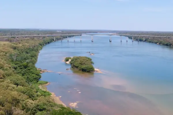Quando a ponte fecha, o abandono fica escancarado